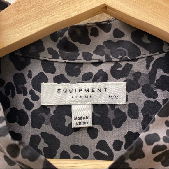 Equipment || Boleyn Silk Shirt in Silver Steel Gray Leopard Medium - Picture 5 of 9